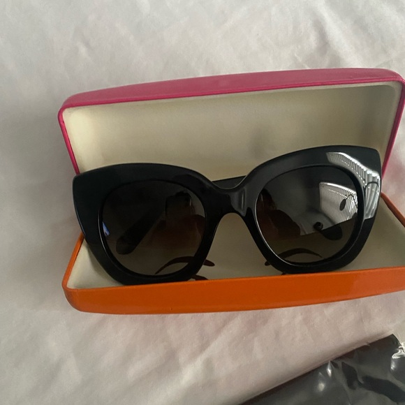 Kate spade ♠️ “cat sunglasses 🕶️ “ brand new never used, super cute - Picture 4 of 10